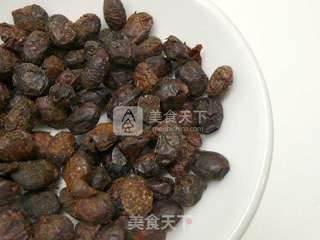 豆豉秋葵炒皮蛋的做法步骤:2