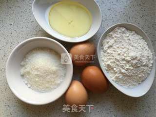奶油裱花纸杯蛋糕的做法步骤:2