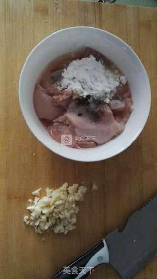 蜜汁鸡腿肉的做法步骤:2