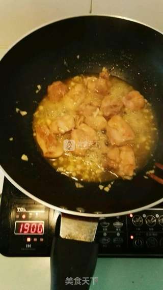 蜜汁鸡腿肉的做法步骤:4
