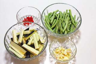豆角烧茄子的做法步骤:2