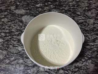 香蕉味酸奶的做法步骤:2