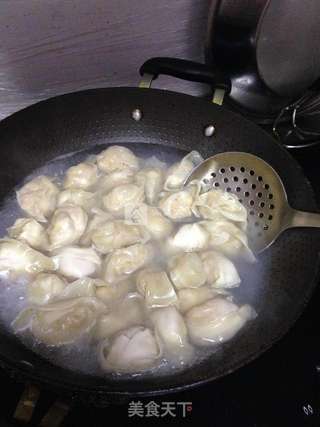 咸蛋黄鲜肉馄饨的做法步骤:6