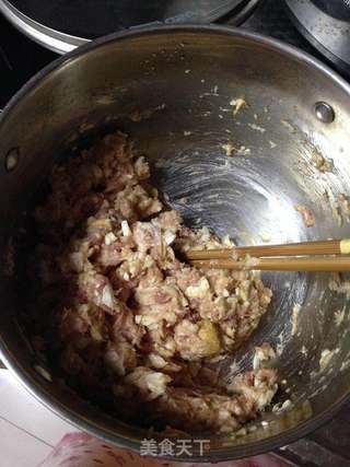咸蛋黄鲜肉馄饨的做法步骤:3