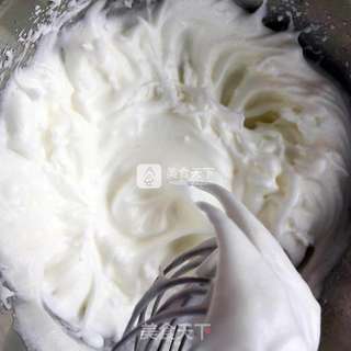 乳酪戚风纸杯小蛋糕(附加奶油霜裱花制作)的做法步骤:6
