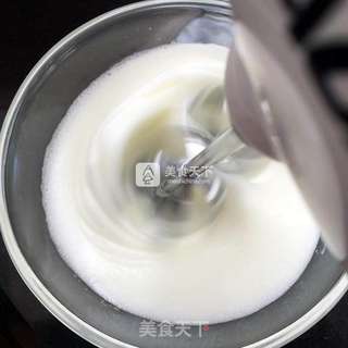 乳酪戚风纸杯小蛋糕(附加奶油霜裱花制作)的做法步骤:14