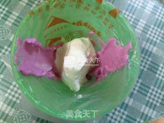 双色奶油纸杯蛋糕的做法步骤:20