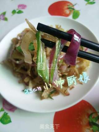 秋葵洋葱炒饼丝的做法步骤:8