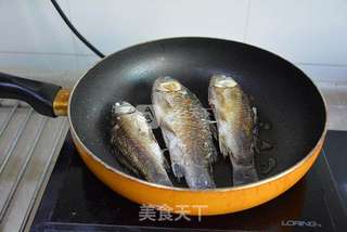 鲫鱼炖豆腐的做法步骤:6