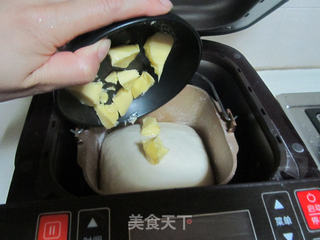 黑芝麻花样面包的做法步骤:2
