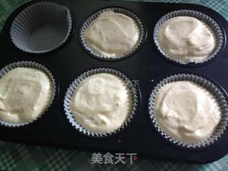 双色奶油纸杯蛋糕的做法步骤:8