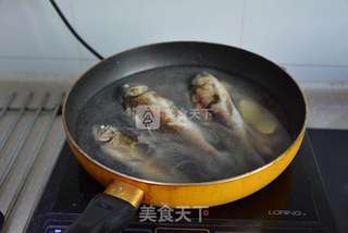 鲫鱼炖豆腐的做法步骤:8