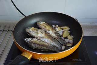 鲫鱼炖豆腐的做法步骤:7