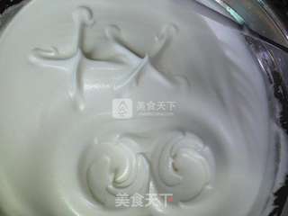 双色奶油纸杯蛋糕的做法步骤:2
