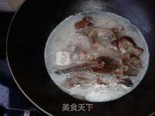 白萝卜鸭架汤的做法步骤:2