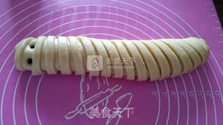 树莓毛毛虫面包的做法步骤:7