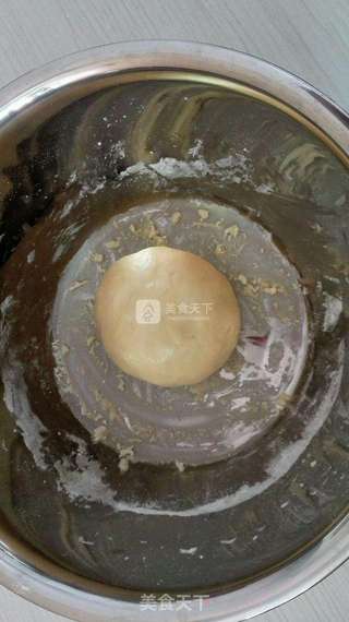 广式豆沙蛋黄月饼(50g模)的做法步骤:4