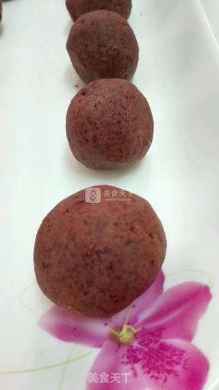 广式豆沙蛋黄月饼(50g模)的做法步骤:11