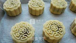 广式豆沙蛋黄月饼(50g模)的做法步骤:20