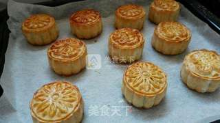 广式豆沙蛋黄月饼(50g模)的做法步骤:21