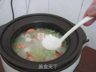 芹菜海鲜砂锅粥的做法步骤:12