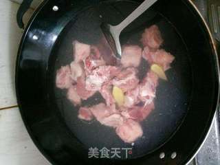 糖醋排骨的做法步骤:2