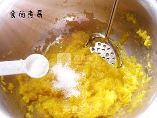 南瓜葡萄干发糕的做法步骤:2