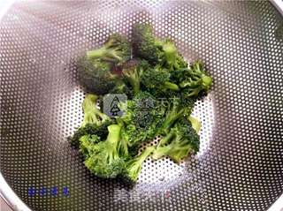西兰花扣鹅掌的做法步骤:3