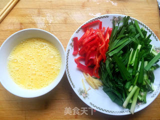 鸡蛋炒韭菜的做法步骤:2