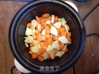 白小厨—【电饭煲焖土豆胡萝卜咸饭】的做法步骤：3