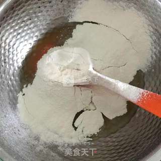 莲蓉蛋黄月饼的做法步骤:4