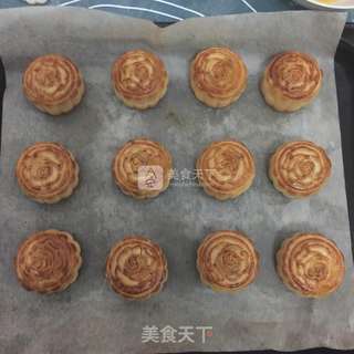 莲蓉蛋黄月饼的做法步骤:14