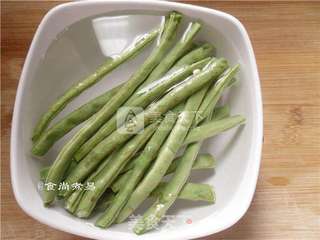 香干四季豆的做法步骤:2