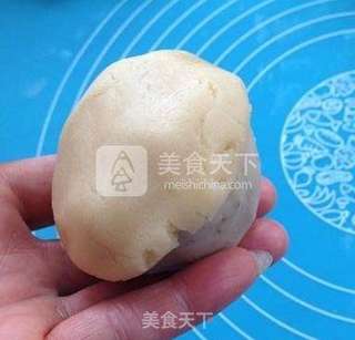 莲蓉蛋黄月饼的做法步骤:14