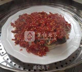 剁椒鱼头的做法步骤:8