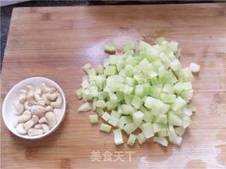 腰果莴笋肉丁的做法步骤:3