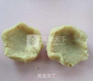 莲蓉蛋黄月饼的做法步骤:8