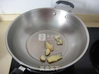 青椒洋葱鱿鱼须的做法步骤:4