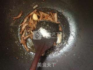 超级下饭的-蒜香麻辣小鱼干的做法步骤:5
