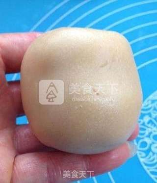莲蓉蛋黄月饼的做法步骤:16