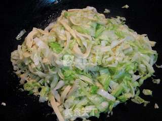 圆白菜炒豆皮的做法步骤:7