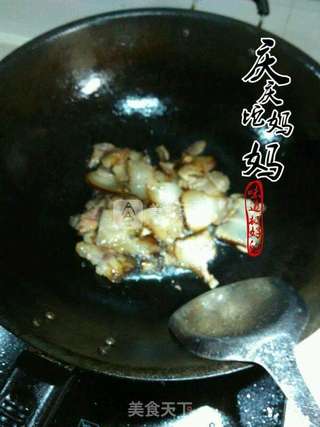 乡里腊肉炒蒜苔的做法步骤:5