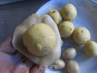 松仁玉米月饼的做法步骤:16
