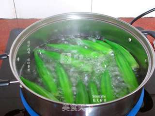 白灼秋葵的做法步骤:2