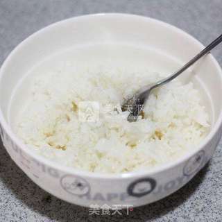 烤出独特美味-----酱油烤饭团的做法步骤:2