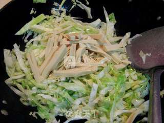 圆白菜炒豆皮的做法步骤:6