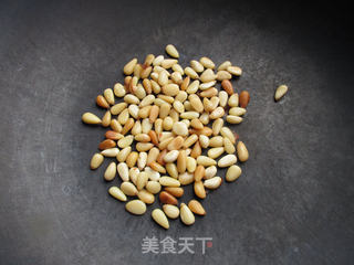 松仁玉米月饼的做法步骤:8