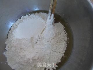 松仁玉米月饼的做法步骤:13