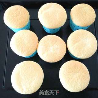 纸杯蛋糕裱花的做法步骤:8