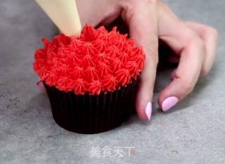 海绵纸杯裱花小蛋糕的做法步骤:17